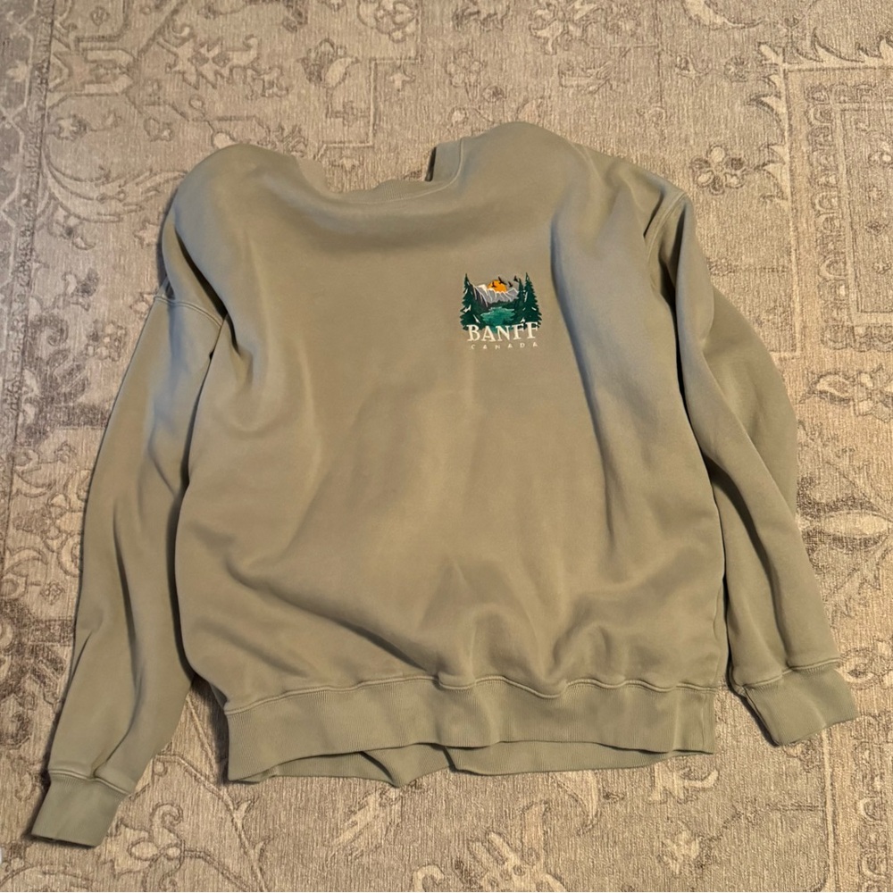 Abercrombie & Fitch Banff Graphic Crew Sweatshirt - Olive